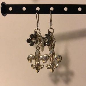 Never Worn Kohl’s Fleur de Lis Earrings